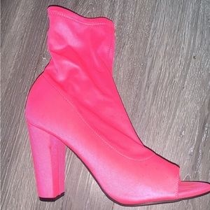 💕Hot pink spandex bootie heels💕